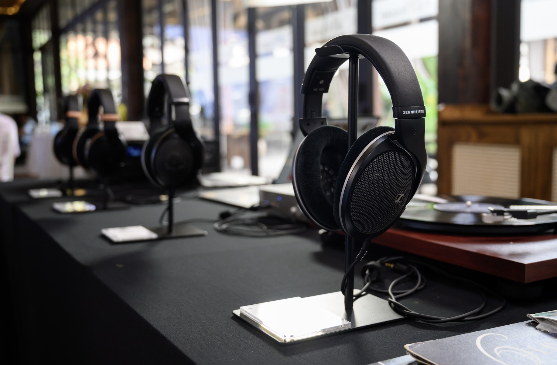 Sennheiser tai nghe mới: Khám phá HD 505 và HD 550 cho audiophile - Ảnh 1.
