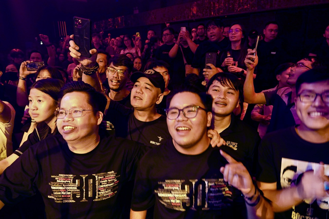 Sinh nhật Bức Tường 30 tuổi: 'Anh Trần Lập vẫn đang rock cùng chúng ta' - Ảnh 2. Sinh nhật Bức Tường 30 tuổi: 'Anh Trần Lập vẫn đang rock cùng chúng ta' - Ảnh 2.