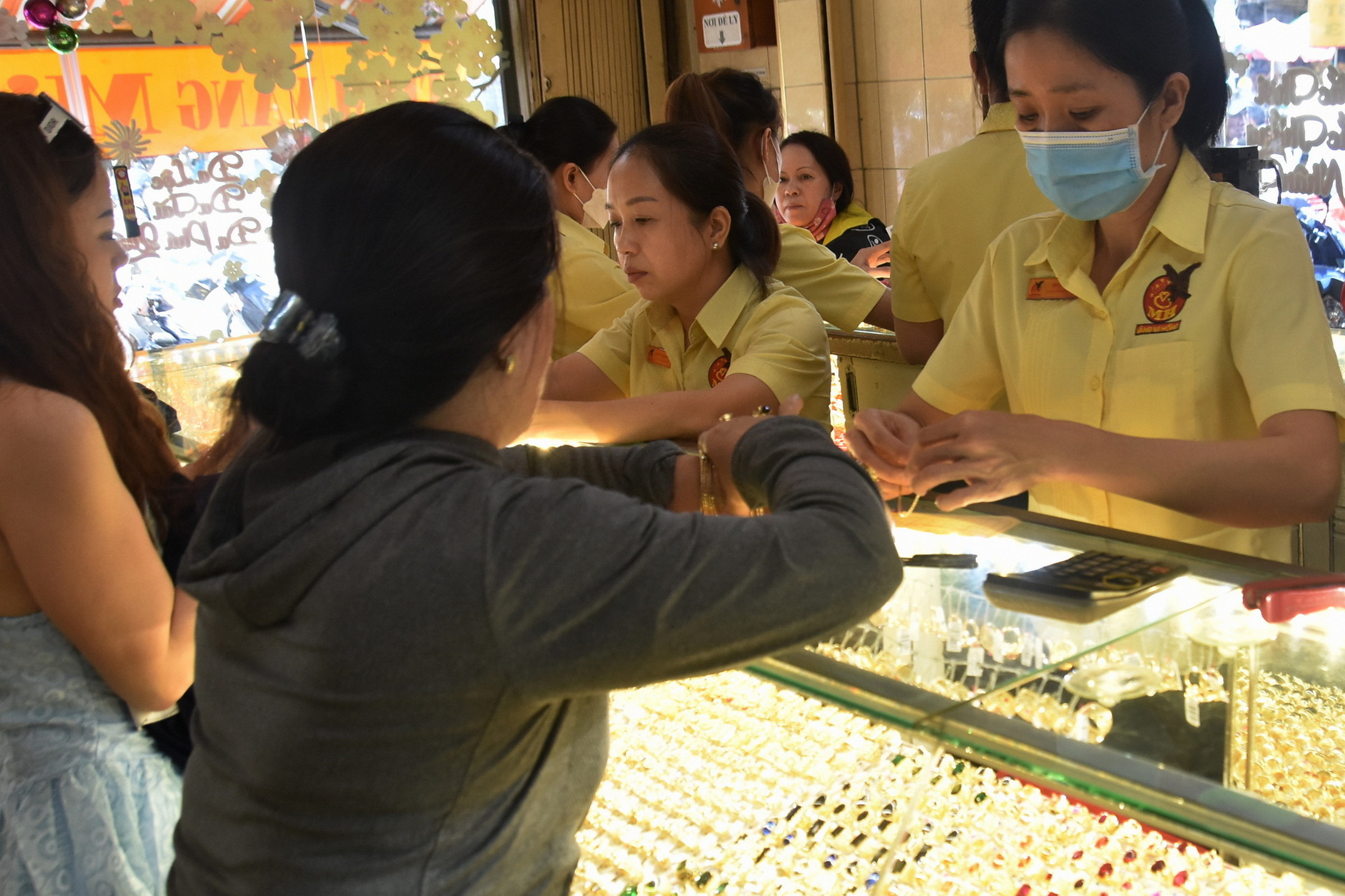 Giá vàng hôm nay, 28-3: Tăng mạnh lên đỉnh cao mới- Ảnh 1. Giá vàng hôm nay, 28-3: Tăng mạnh lên đỉnh cao mới- Ảnh 1.