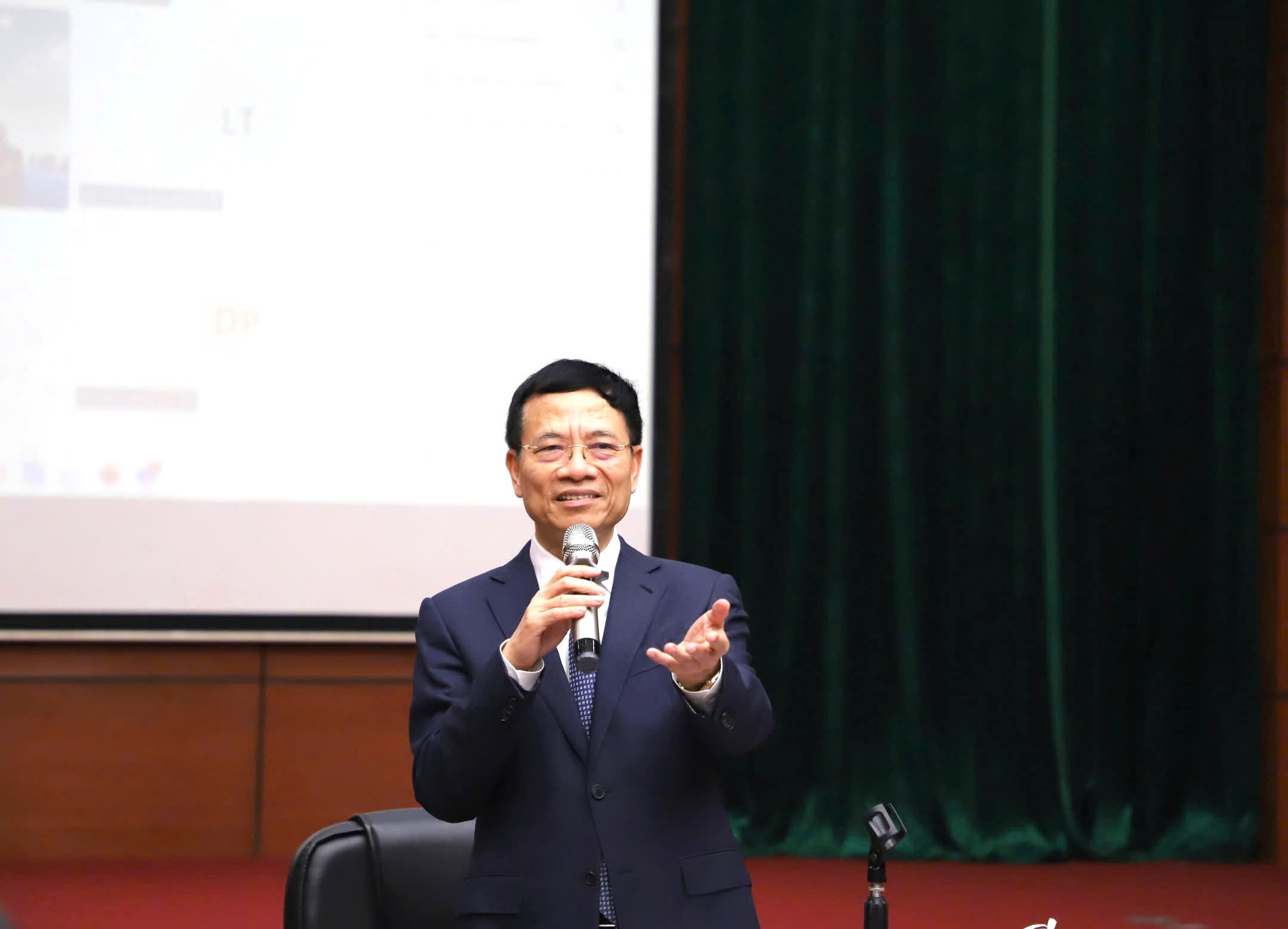 Bộ trưởng Nguyễn Mạnh Hùng: Thành công phải bắt đầu từ việc nhỏ - Ảnh 1.