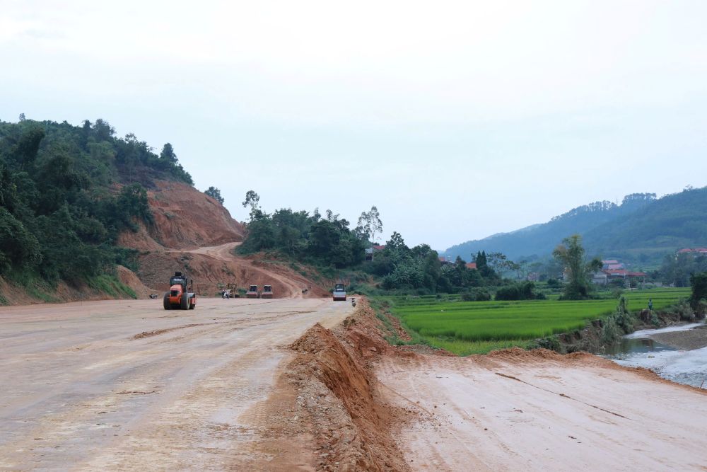 Thi công Dự án đường cao tốc Hữu Nghị - Chi Lăng.