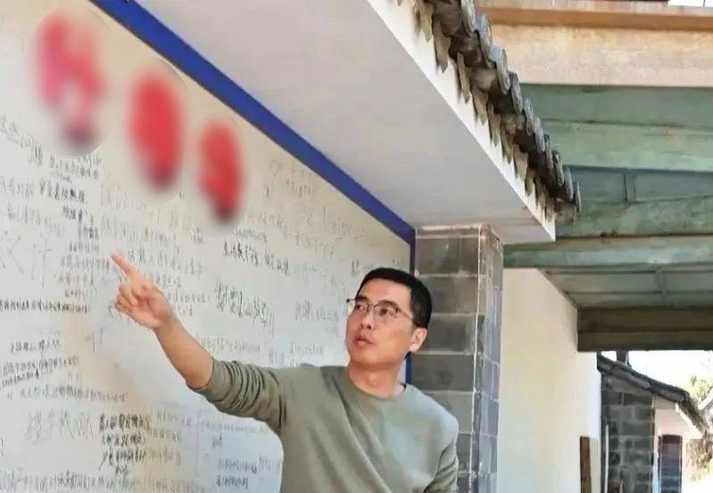 Thầy hiệu trưởng lập ra bức tường góp ý để lắng nghe học sinh - 1 Thầy hiệu trưởng lập ra bức tường góp ý để lắng nghe học sinh - 1
