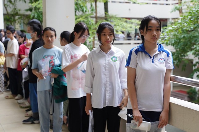 Đua vào lớp 10 Trường THPT Chuyên Ngoại ngữ: Thí sinh thi 4 môn độc lập ảnh 1