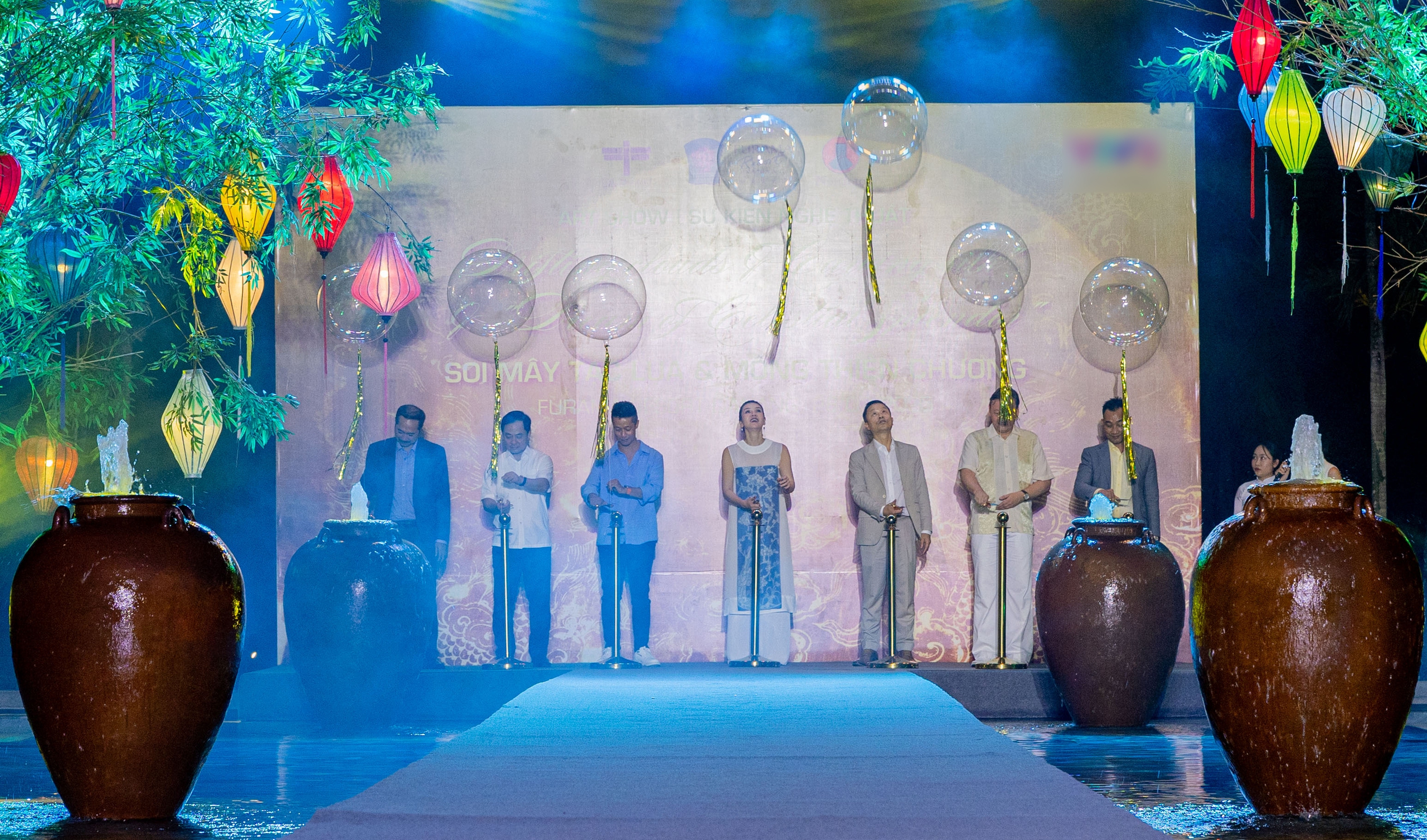 Thời trang, nghệ thuật thị giác và âm nhạc tôn vinh di sản văn hóa Việt - Ảnh 1. Thời trang, nghệ thuật thị giác và âm nhạc tôn vinh di sản văn hóa Việt - Ảnh 1.
