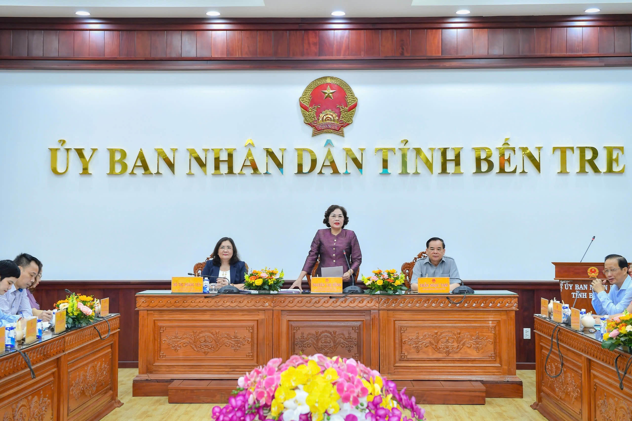 Ban Lãnh đạo tỉnh ủy, Ủy ban Nhân dân tỉnh Bến Tre làm việc với Đoàn công tác của đại diện Chính phủ - Ảnh: Thạch Bình