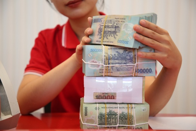 Thủ tướng yêu cầu xử lý nghiêm các tổ chức tín dụng cạnh tranh lãi suất không lành mạnh- Ảnh 1. Thủ tướng yêu cầu xử lý nghiêm các tổ chức tín dụng cạnh tranh lãi suất không lành mạnh- Ảnh 1.