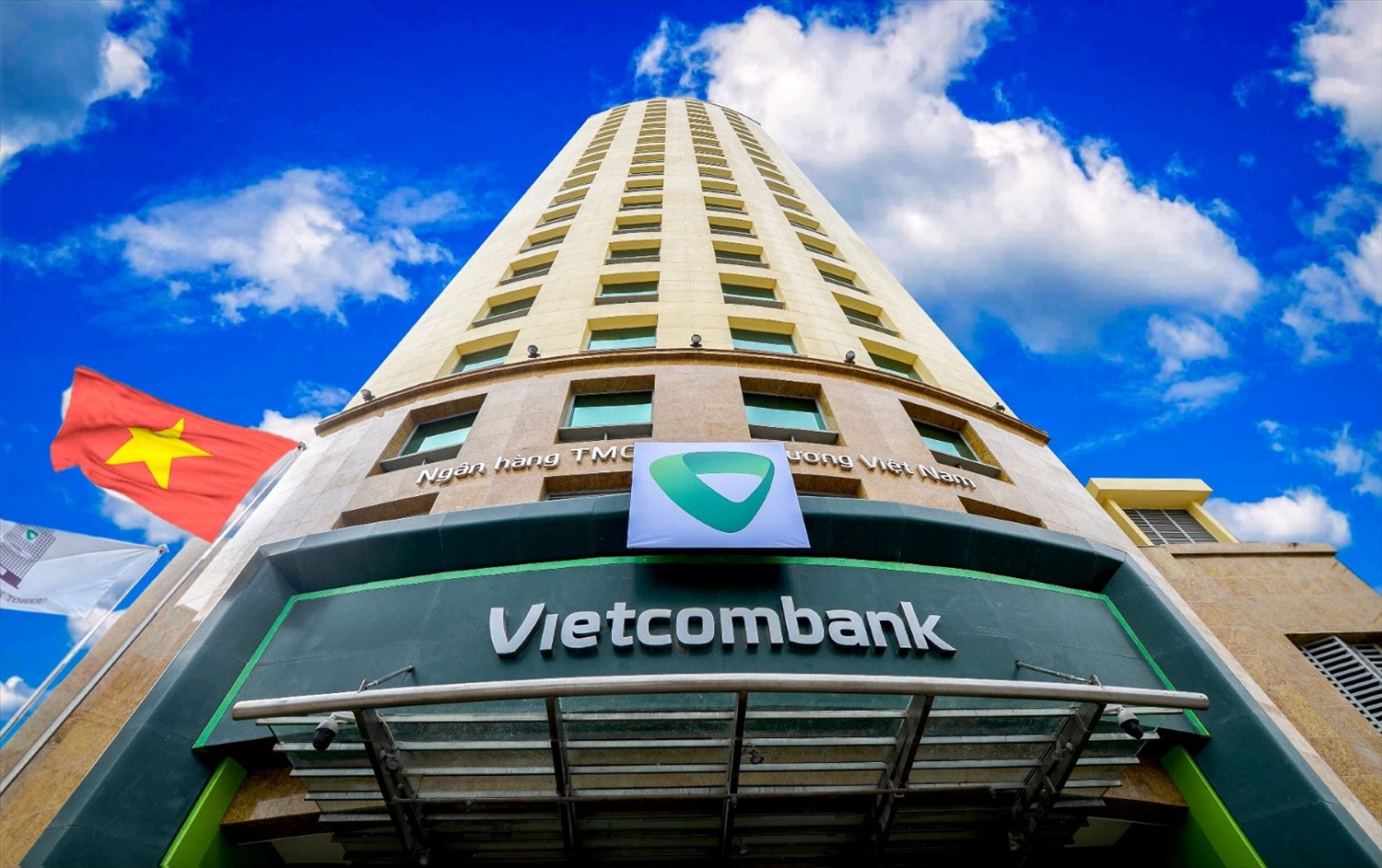 Ngân hàng Vietcombank đồng hành cùng với khách hàng Ngân hàng Vietcombank đồng hành cùng với khách hàng