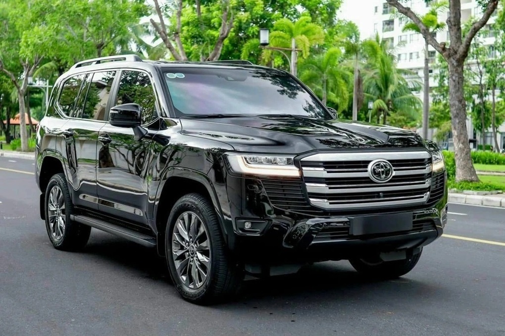Xe chủ tịch Toyota Land Cruiser tăng giá gần 300 triệu đồng tại Việt Nam - 1 Xe chủ tịch Toyota Land Cruiser tăng giá gần 300 triệu đồng tại Việt Nam - 1