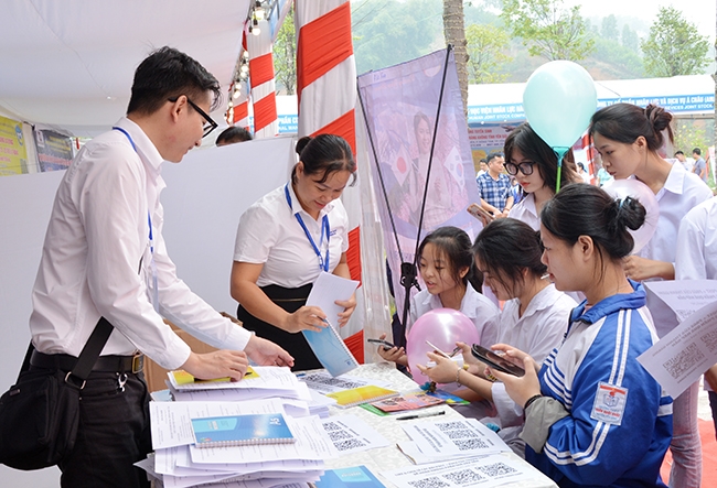 Công tác đưa người lao động đi làm việc ở nước ngoài, góp phần giải quyết việc làm, nâng cao chất lượng lao động, chuyển dịch cơ cấu lao động, giảm nghèo bền vững, nâng cao thu nhập cho người lao động