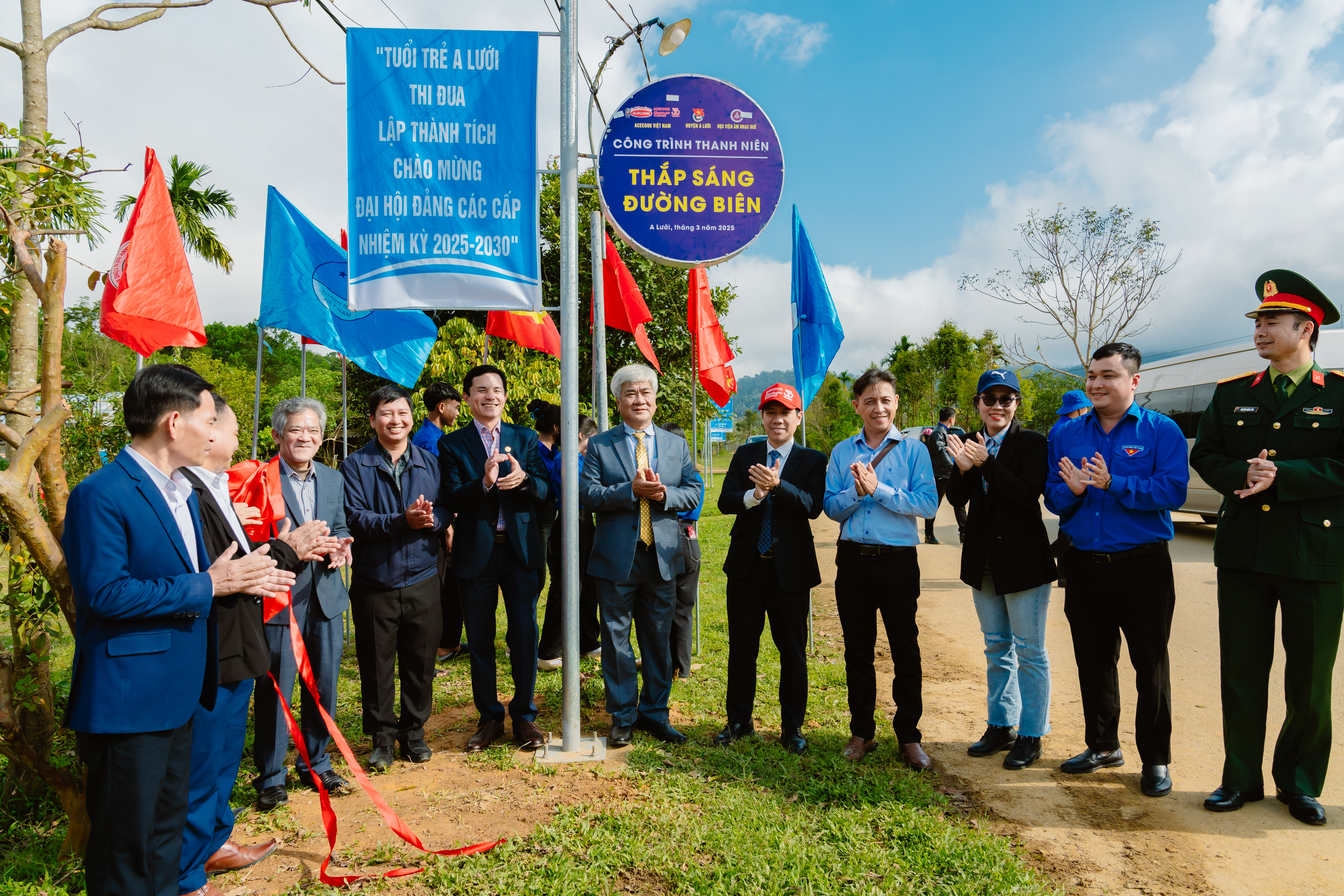 Khánh thành công trình ý nghĩa “Thắp sáng đường biên”