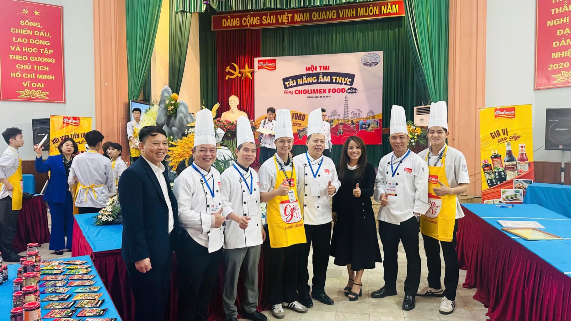 1679522203_Thu-tuong-Nhat-Ban-Kishida-den-tham-Ukraine-va-gap.jpg - Vietnam.vn