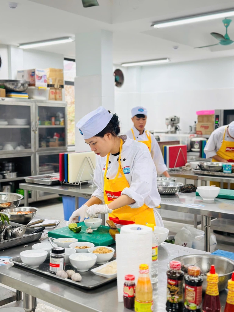 Gần 400 vận động viên tham gia giải thể thao học sinh huyện Nông Sơn | BÁO QUẢNG NAM ONLINE - Vietnam.vn