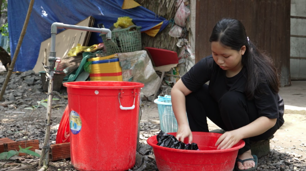 Hình ảnh kiểm định viên quân sự chi viện cho các trung tâm đăng kiểm - Vietnam.vn Thương mẹ vất vả, buộc Nhung phải trưởng thành hơn so với các bạn đồng trang lứa