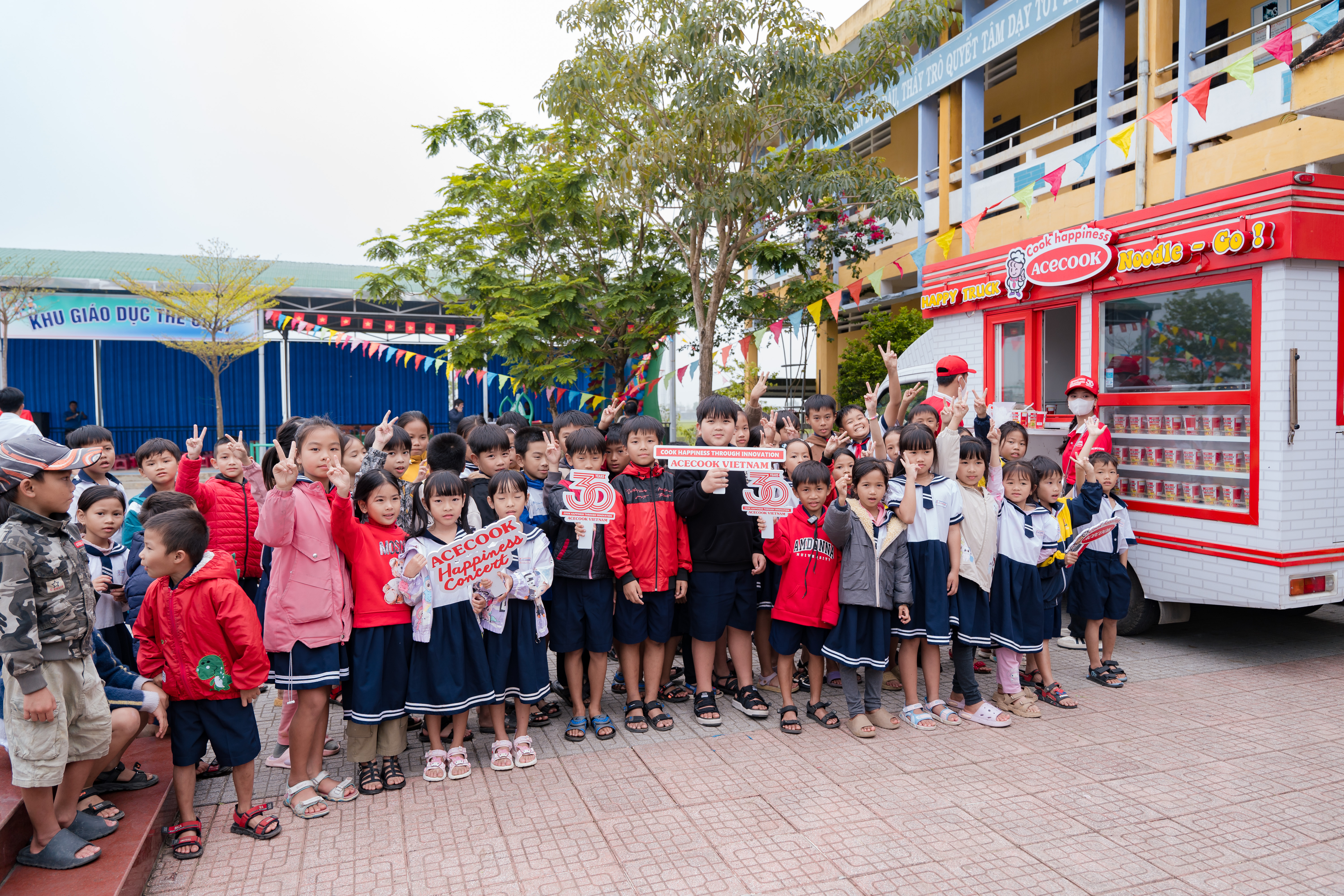 Khu vui chơi trẻ em đã được cải tạo và xây dựng từ tiền bán vé của 2 đêm diễn chính thức tại Hà Nội và Tp.HCM