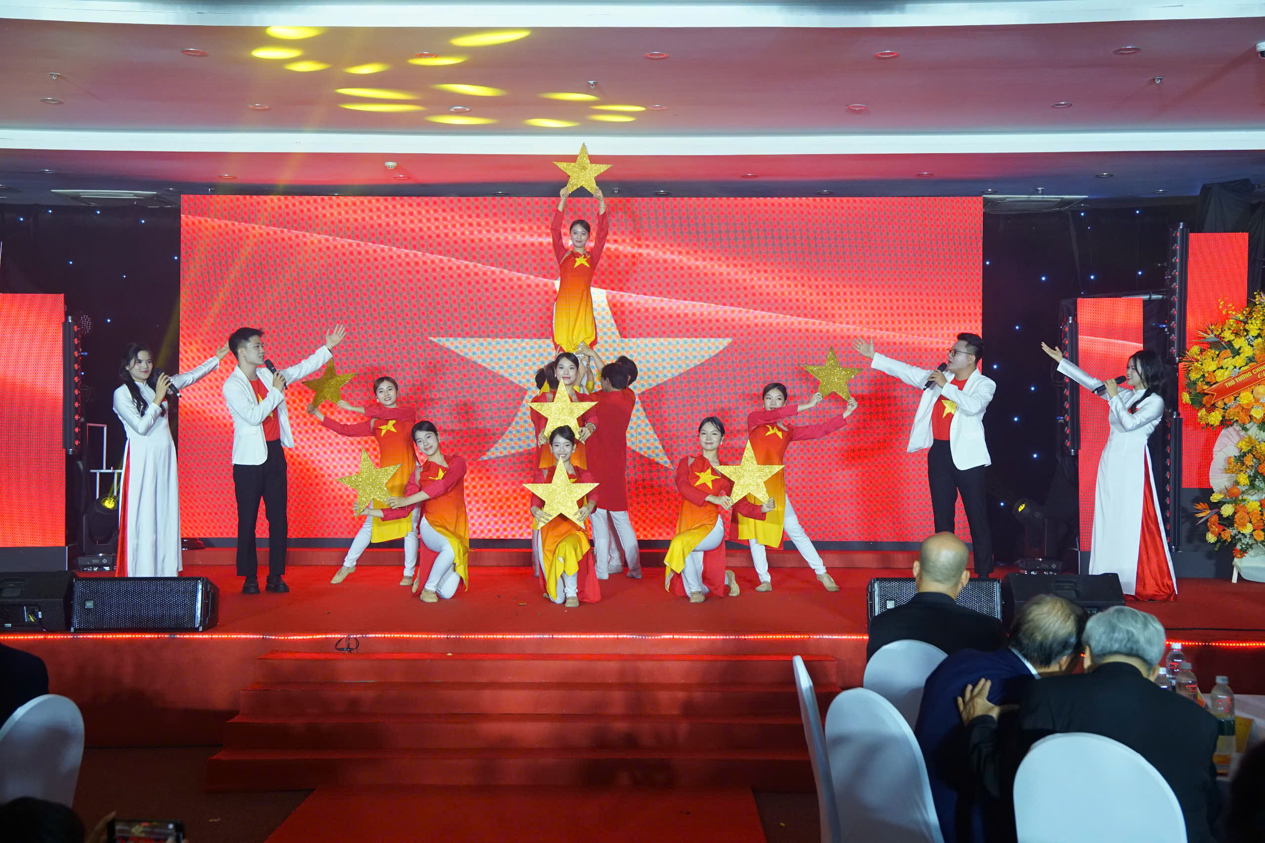 Giá heo hơi tiếp đà tăng, tổng đàn giảm, thị - Vietnam.vn Giá heo hơi tiếp đà tăng, tổng đàn giảm, thị trường đi lên?
