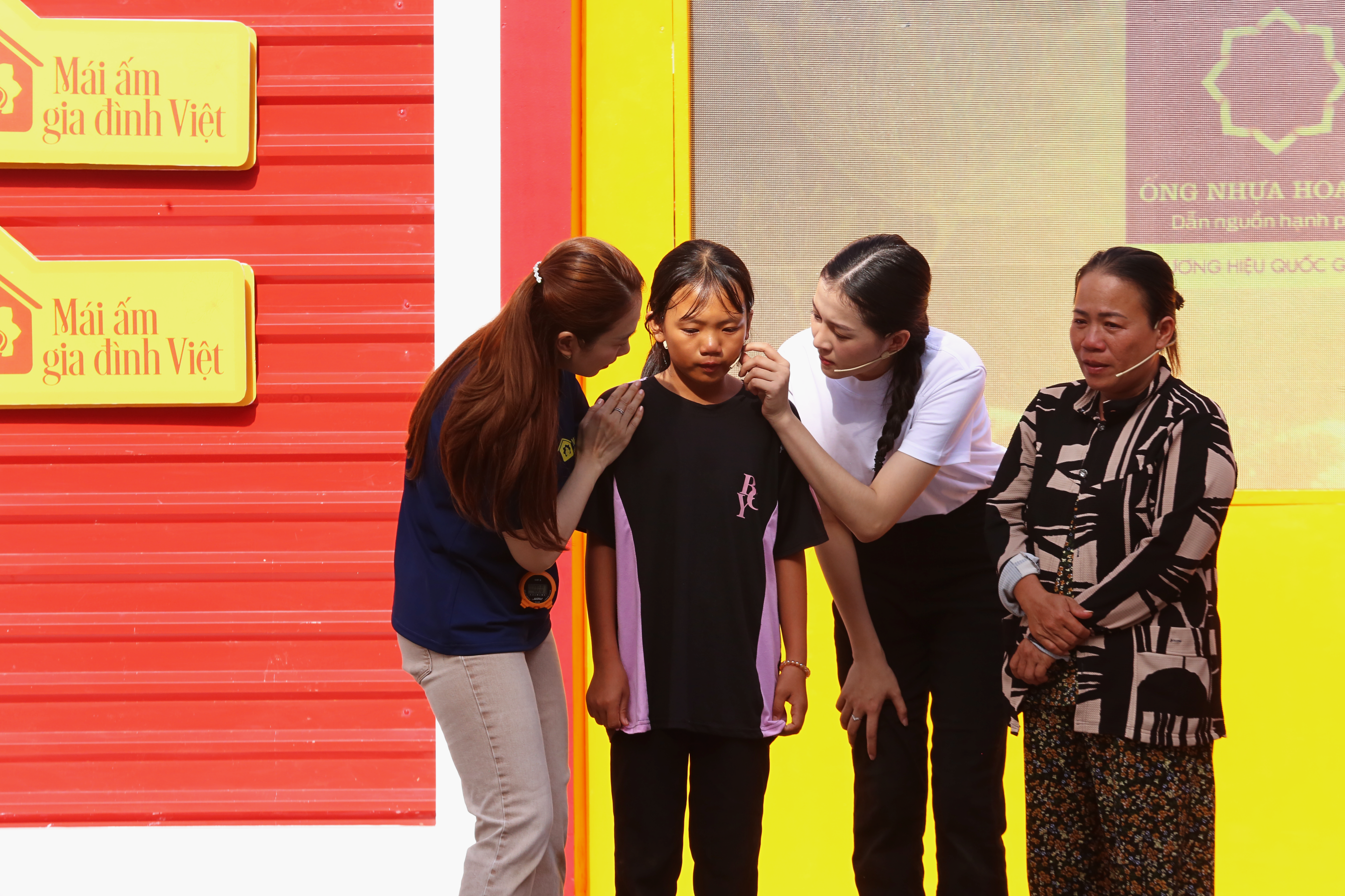 - Vietnam.vn Hoa hậu Kiều Duy vừa thương vừa khâm phục sự trưởng thành trước tuổi của em Kiều My