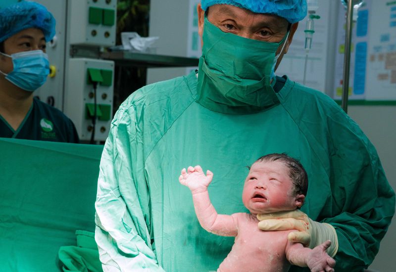 Nữ giảng viên tiếng Anh xinh đẹp biết 6 ngoại ngữ, đang dự thi hoa hậu - 8 - Vietnam.vn Bé thứ 5 chào đời khỏe mạnh đúng ngày Đại lễ 30/4.