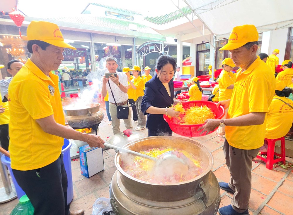 Trang trọng tổ chức nghi lễ tắm Bà Chúa Xứ núi Sam - ảnh 16
