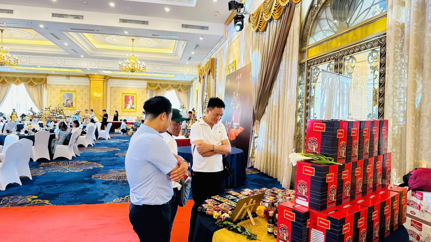 1679546518_Ngan-hang-bat-on-bat-dong-san-the-gioi-cung.jpg - Vietnam.vn