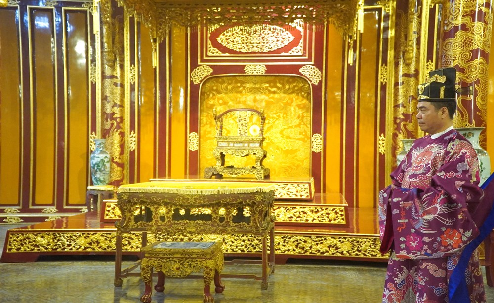 Cục Di sản văn hóa yêu cầu báo cáo vụ Ngai vua triều Nguyễn bị xâm hại - ảnh 1