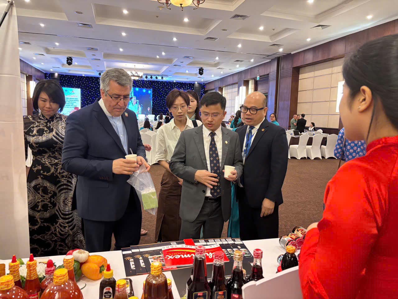 Tăng cường hợp tác quản lý tài nguyên nước, chống biến đổi khí hậu - Vietnam.vn