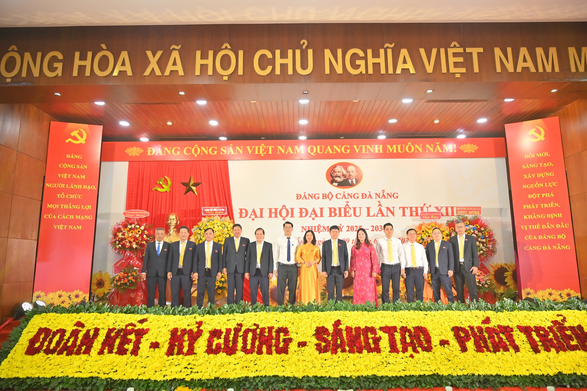 Ra mắt Ban chấp hành Đảng bộ Công ty CP Cảng Đà Nẵng nhiệm kỳ 2025-2030.