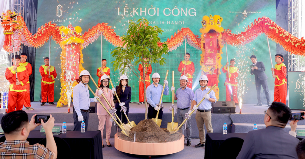 1681259777_Trao-tang-cong-trinh-Anh-sang-an-ninh-cho-xa.jpg - Vietnam.vn
