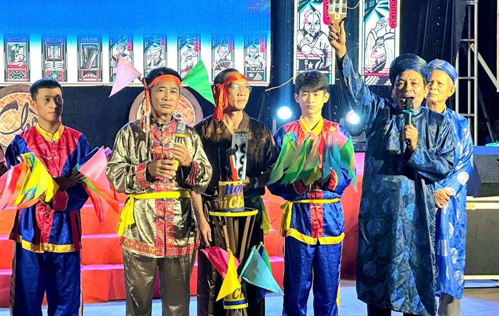 Người “tiếp lửa” tình yêu bài chòi - ảnh 3