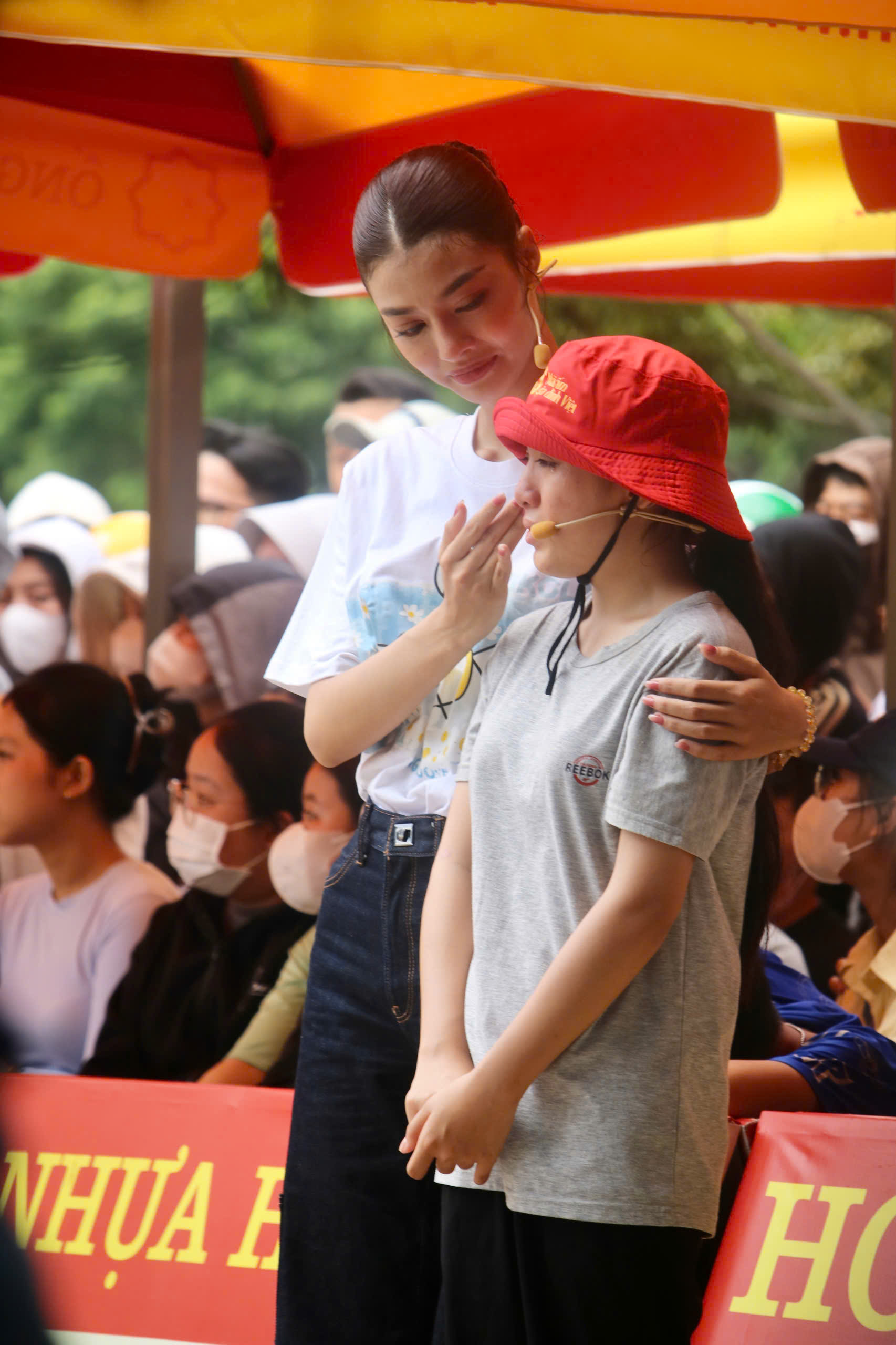 Viet-Nam-can-dieu-chinh-tuong-thich-thue-toi-thieu.jpeg - Vietnam.vn Á hậu Kiều Loan lau nước mắt cho bé gái mồ côi không có ai bên cạnh tại chương trình Mái ấm gia đình Việt.