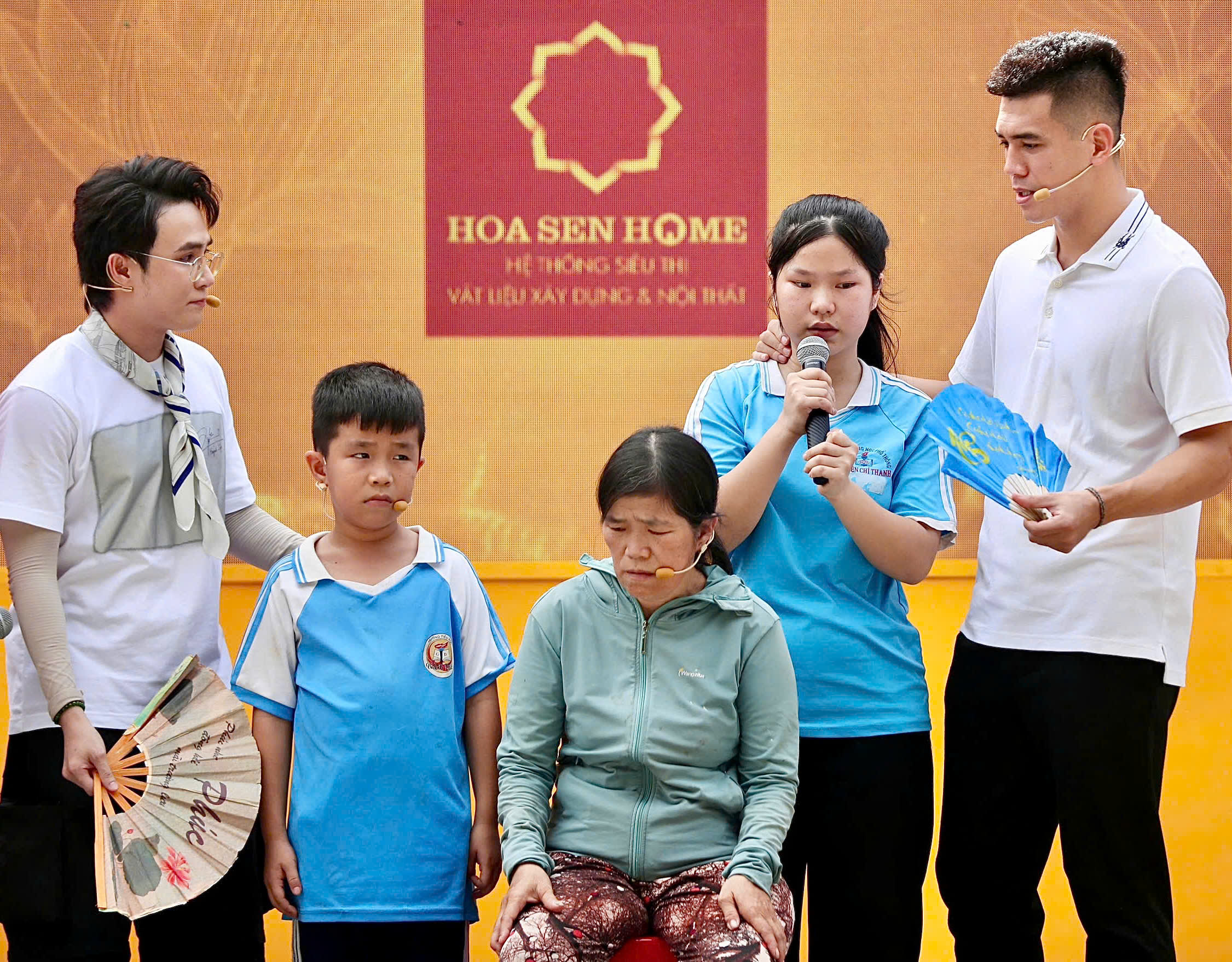 Thủ tướng Nhật Bản bất ngờ thăm Ukraine - Vietnam.vn Chương trình Mái ấm gia đình Việt ngày càng được khán giả cả nước quan tâm, ủng hộ và yêu mến.